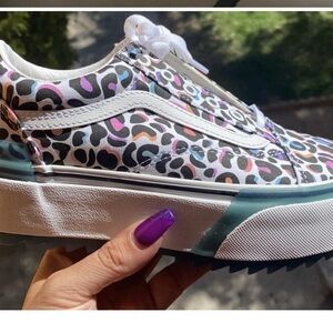 Leopard VANS: color changing